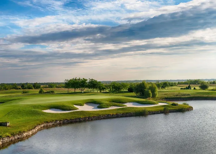 Boutique Golf House